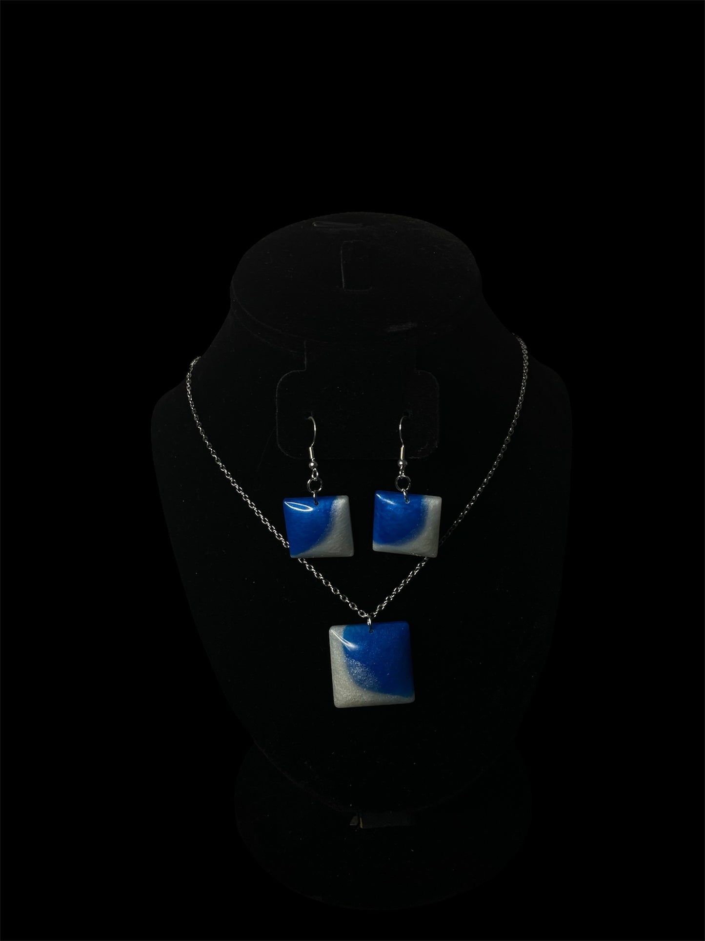 Blue and White Square Necklace Set