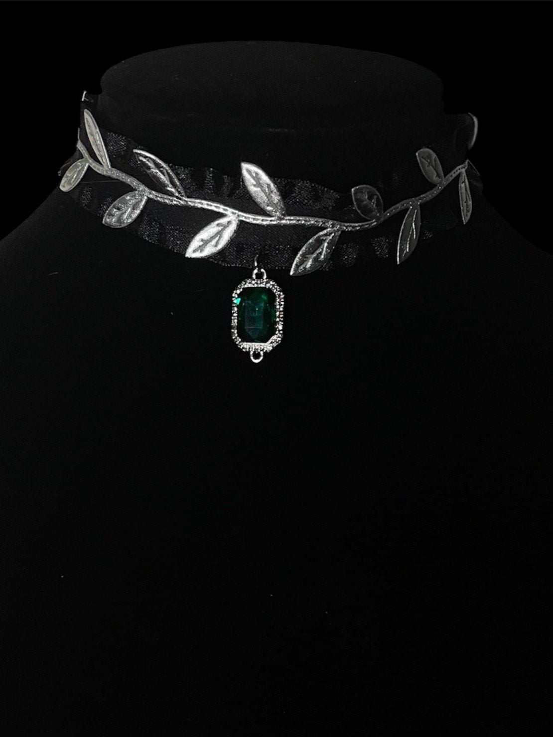 Emerald Chocker