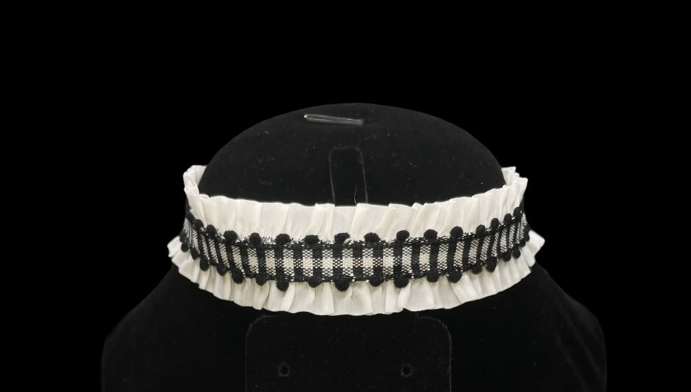 Black & White Chocker