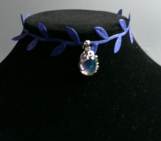 Blue Leaf Chocker